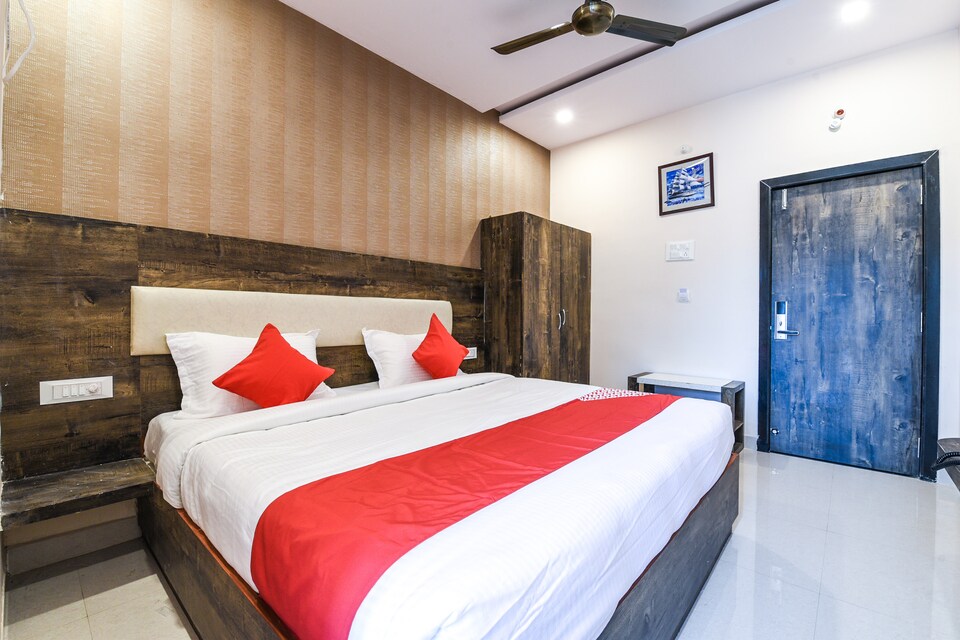 OYO 15957 Sr Grand, Governorpet Vijayawada, Vijayawada