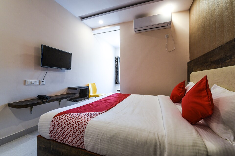 OYO 15957 Sr Grand, Governorpet Vijayawada, Vijayawada