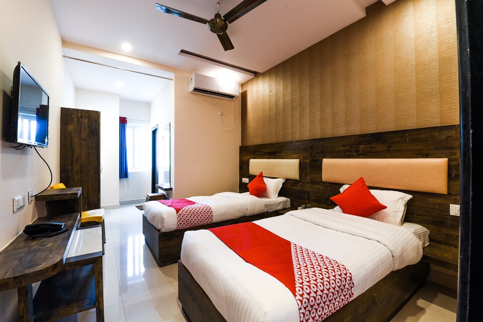 OYO 15957 Sr Grand, Governorpet Vijayawada, Vijayawada