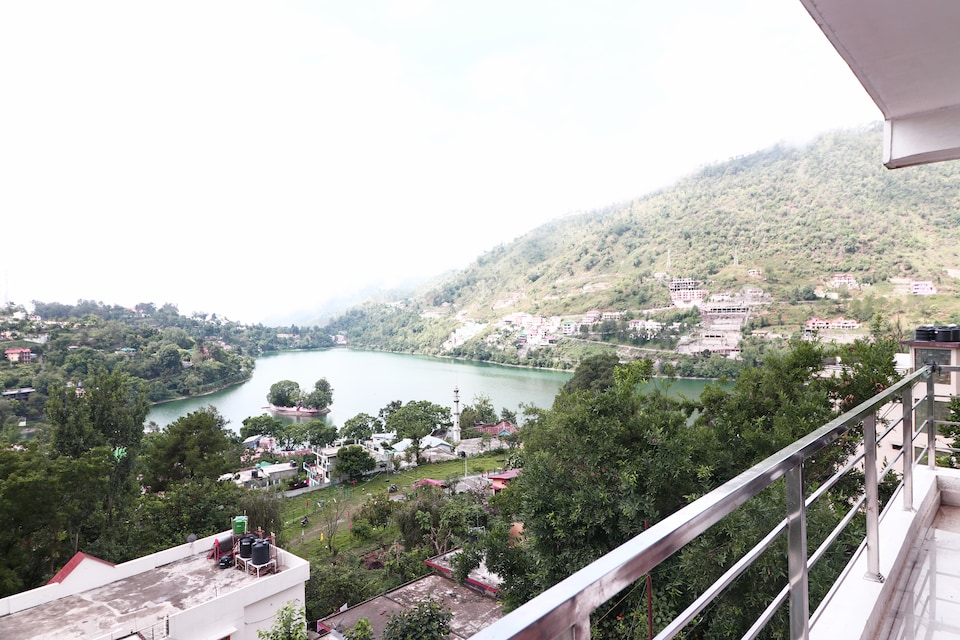 OYO Home 15958 Spacious 2BHK, Bhimtal Nainital, Nainital