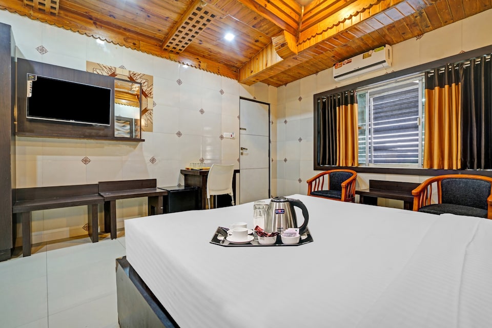 OYO Townhouse 894 Hala Residency, MG Road Kochi, Kochi