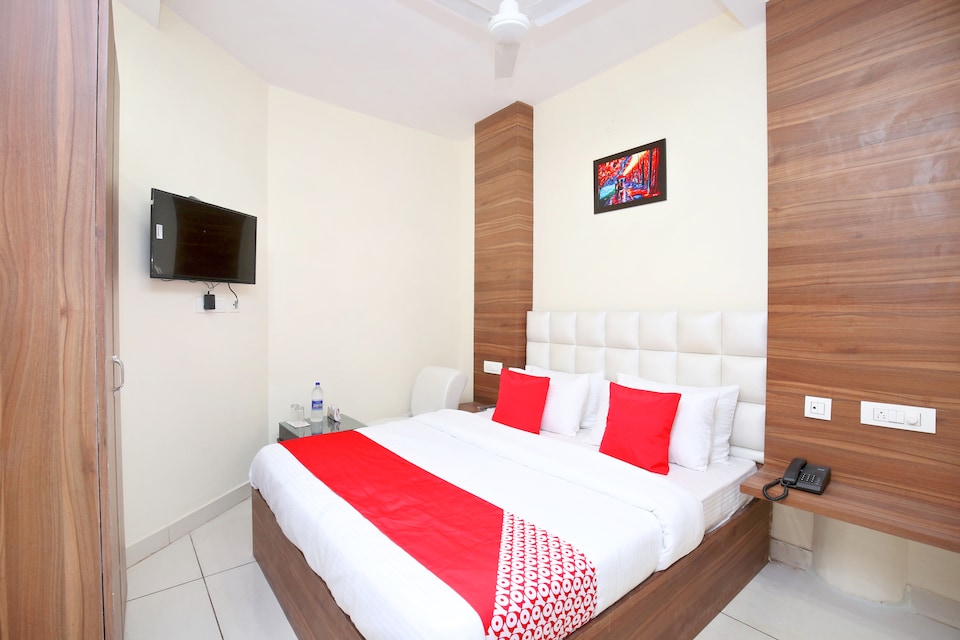OYO 15975 Hotel 365 Inn, Zirakpur, Zirakpur