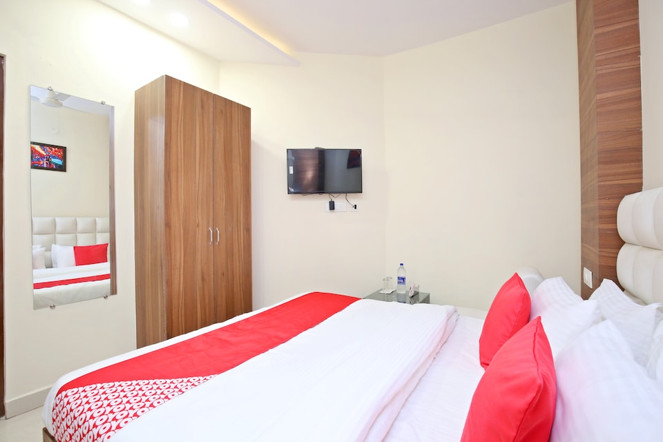 OYO 15975 Hotel 365 Inn, Zirakpur, Zirakpur