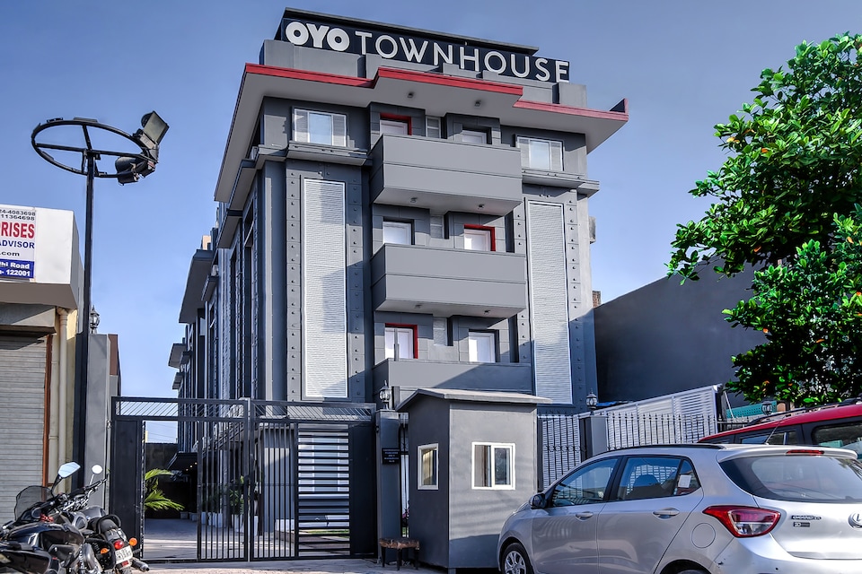 OYO Townhouse 44 Sector 14 Gurugram Near Leisure Valley Park, Old Gurgaon, Gurgaon
