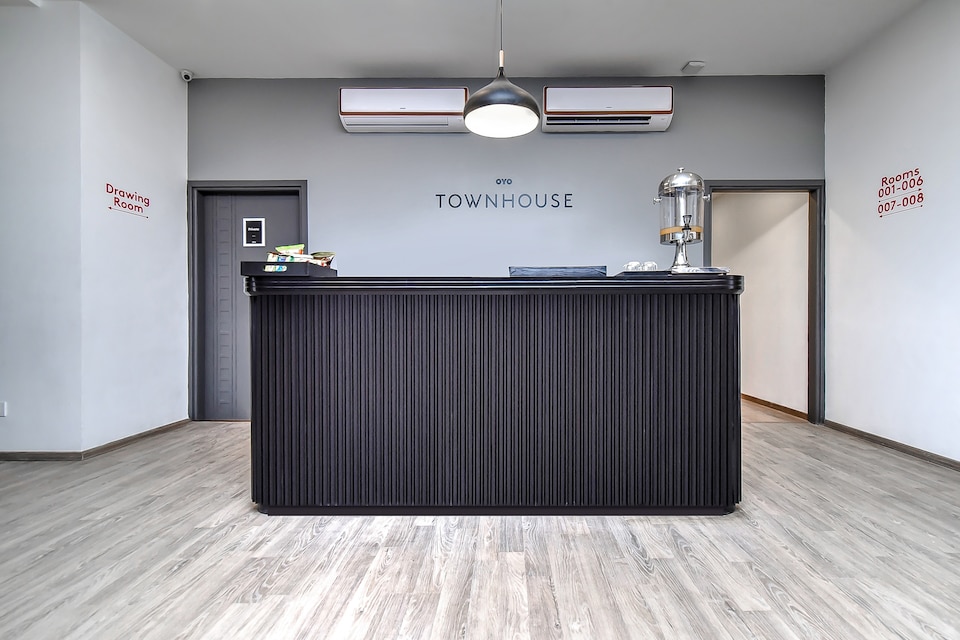 OYO Townhouse 44 Sector 14 Gurugram Near Leisure Valley Park, Old Gurgaon, Gurgaon