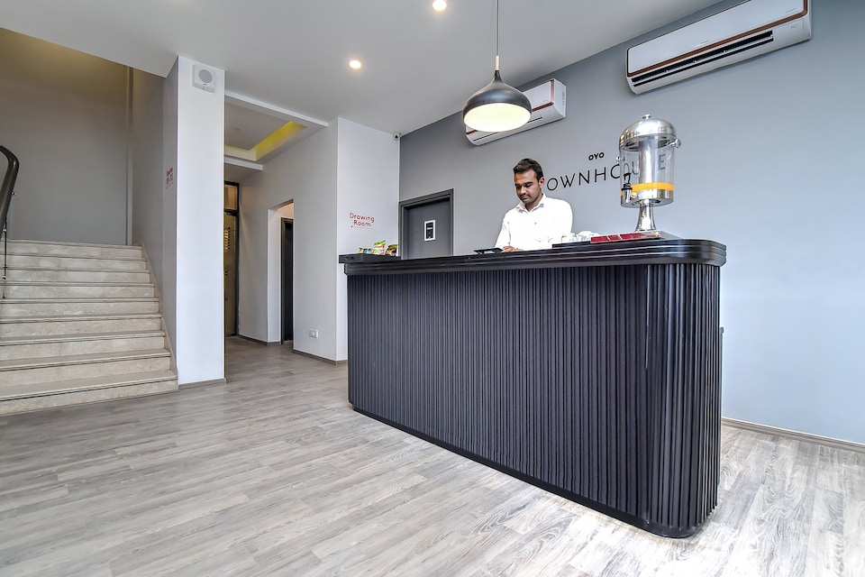 OYO Townhouse 44 Sector 14 Gurugram Near Leisure Valley Park, Old Gurgaon, Gurgaon