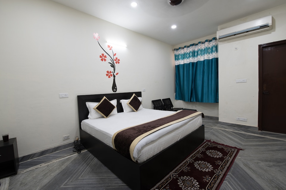 OYO 15987 Atrap Hotel, Noida City Metro, नोएडा