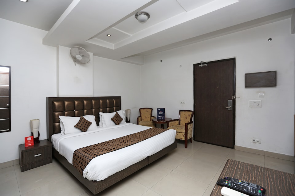 OYO 16004 Le Crescent, Indirapuram Ghaziabad, Ghaziabad