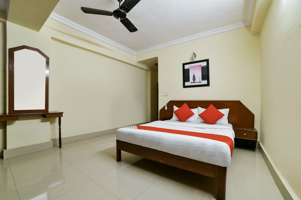 Hotel O Rainbow Sapphire, Lakdikapul, हैदराबाद