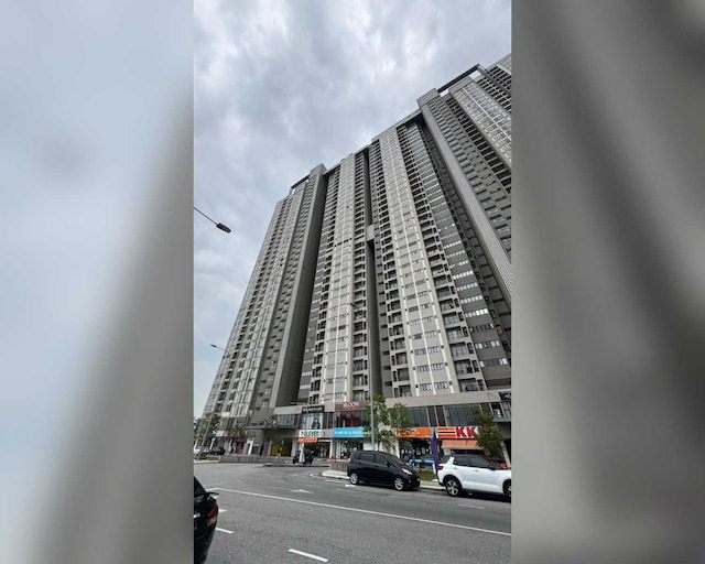 Collection O Youth City Residences