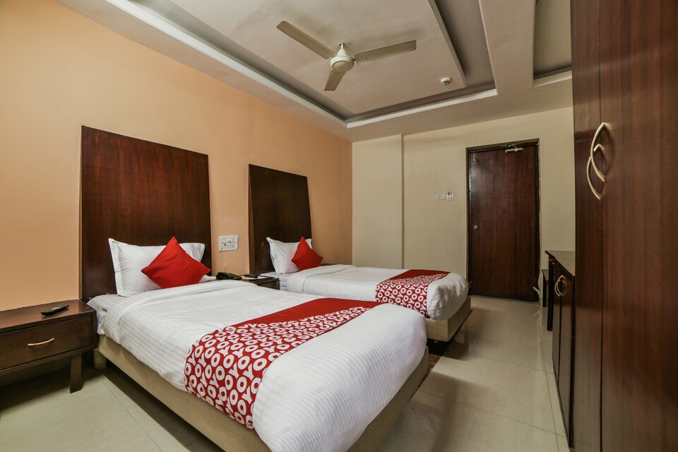 OYO 16061 Hotel Holly Hock, Abids-Nampally, Hyderabad