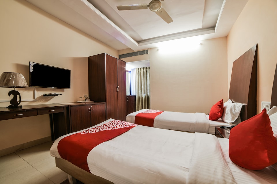 OYO 16061 Hotel Holly Hock, Abids-Nampally, Hyderabad