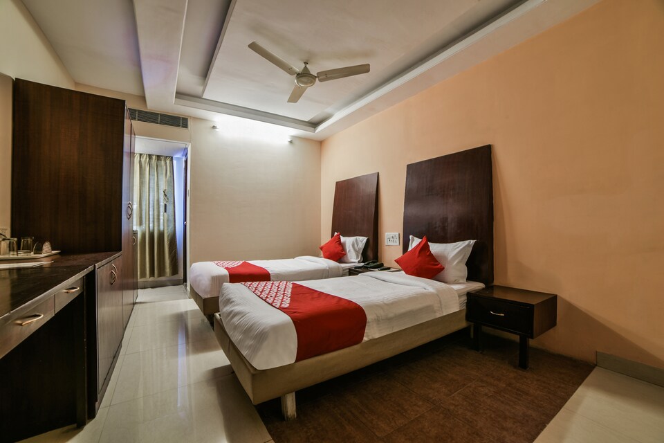 OYO 16061 Hotel Holly Hock, Abids-Nampally, Hyderabad