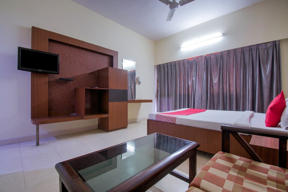 OYO 16075 Aikya Elevens Inn, Income Tax Circle, Patna