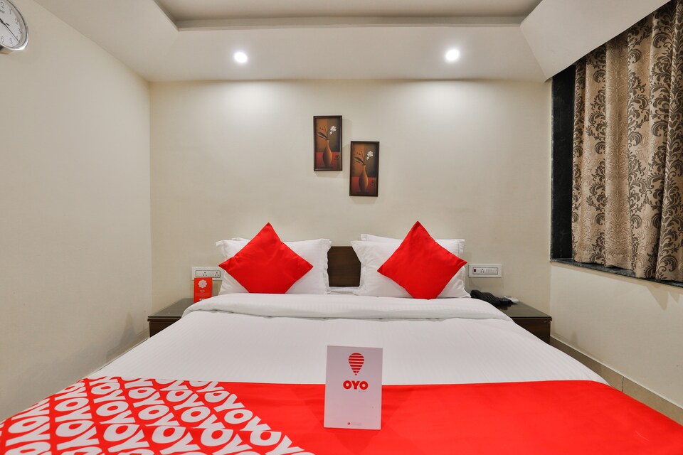 OYO 16086 Hotel Moris Banquets, Dhebar Road, Rajkot