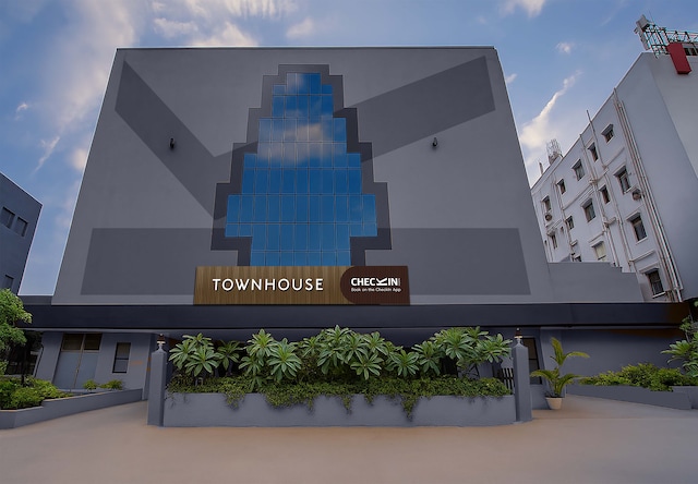 Super Townhouse Lakdikapul