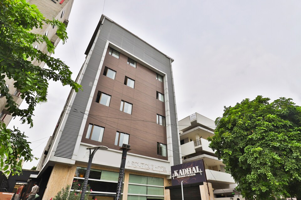 Collection O Ambawadi, Navrangpura Ahmedabad, Ahmedabad