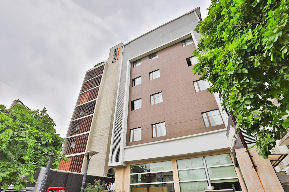 Collection O Ambawadi, Navrangpura Ahmedabad, Ahmedabad