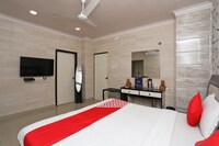 OYO Flagship 16097 Neeranand Ballygunj