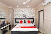 OYO Flagship 16097 Neeranand Ballygunj