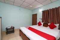 OYO 16101 Samrat Holiday Inn