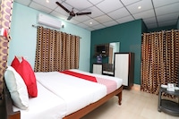 OYO 16101 Samrat Holiday Inn