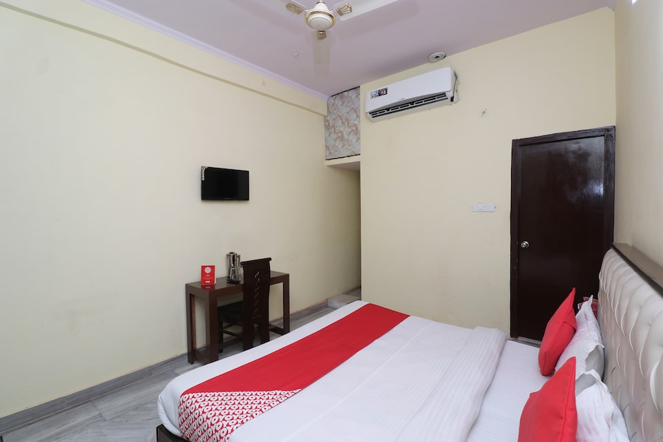 OYO Hotel Ayaan, Pilibhit Bypass Road, Bareilly
