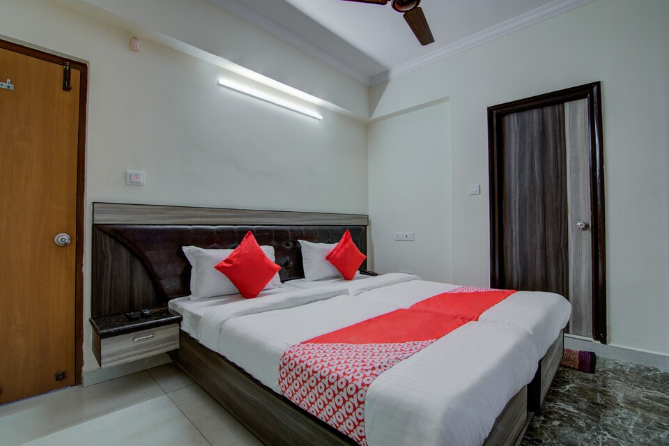 OYO 16120 Balajee Classic Inn, Transit Vizag, Visakhapatnam