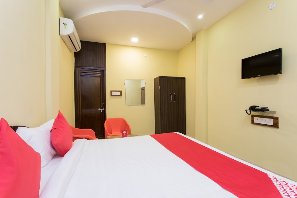 OYO 16121 Hotel Antilia, Pithampur, Pithampur