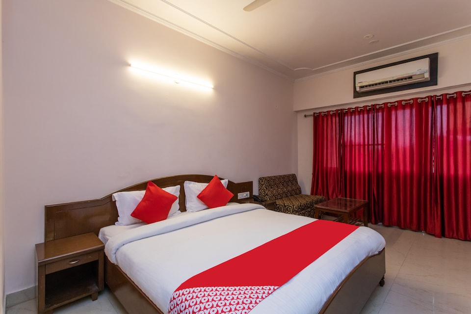 OYO 25042 Vikramaditya Hotel, Ujjain Indore Road, Ujjain
