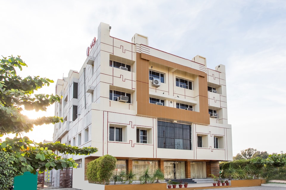 OYO 25042 Vikramaditya Hotel, Ujjain Indore Road, Ujjain