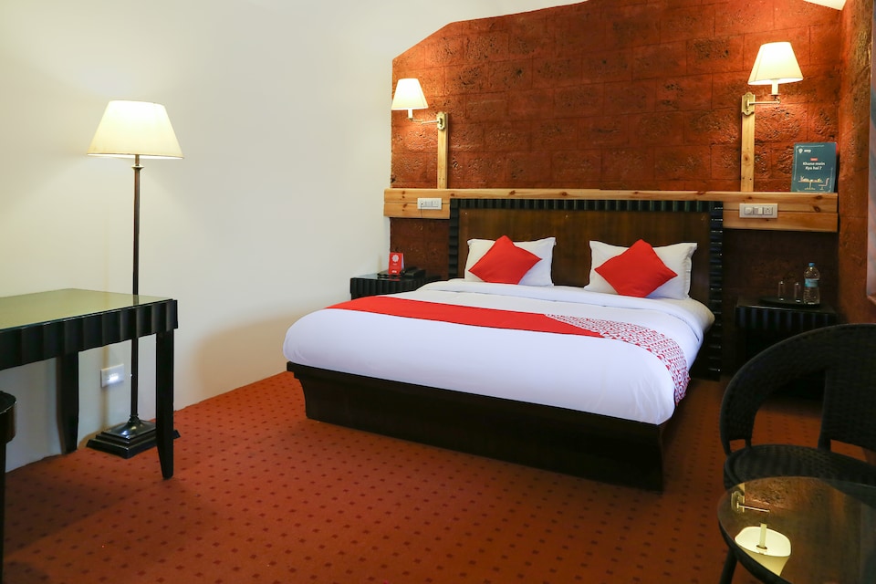 OYO 16138 Raj Palace, Wagholi Pune, पुणे