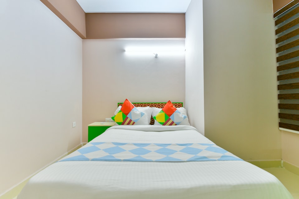 OYO Home 16141 Charming 2BHK, Kakkanad Kochi, Kochi