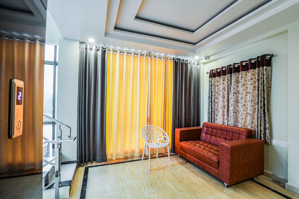 OYO 16155 Hotel Dcm Grand, Governorpet Vijayawada-II, Vijayawada