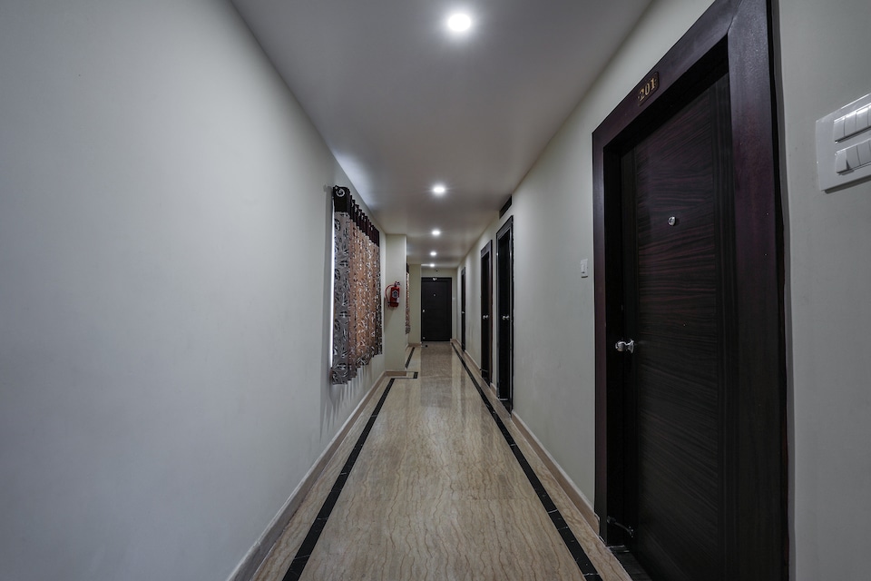 OYO 16155 Hotel Dcm Grand, Governorpet Vijayawada-II, Vijayawada