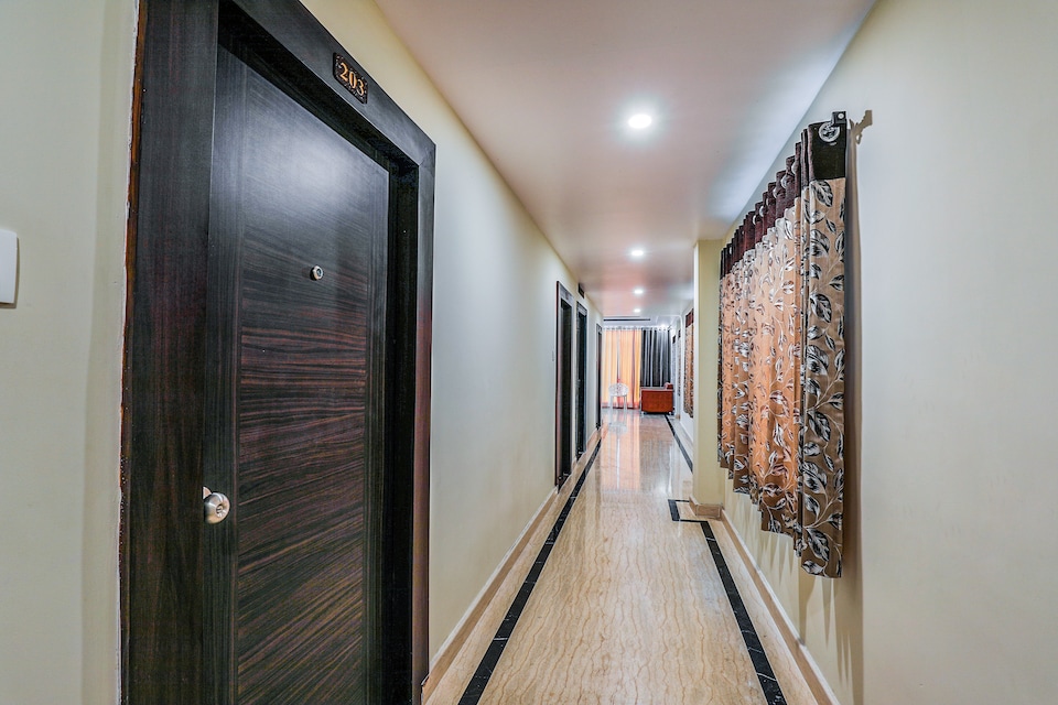 OYO 16155 Hotel Dcm Grand, Governorpet Vijayawada-II, Vijayawada