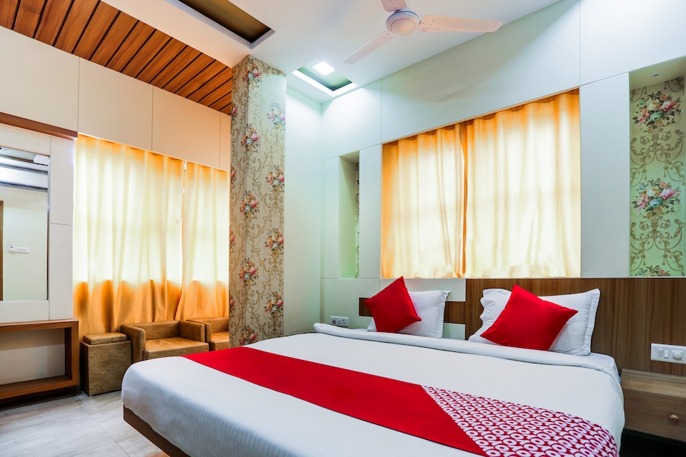 OYO 16163 Hotel Shri Hari, Main Market Ujjain, Ujjain