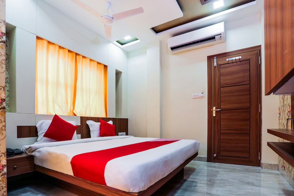 OYO 16163 Hotel Shri Hari, Main Market Ujjain, Ujjain