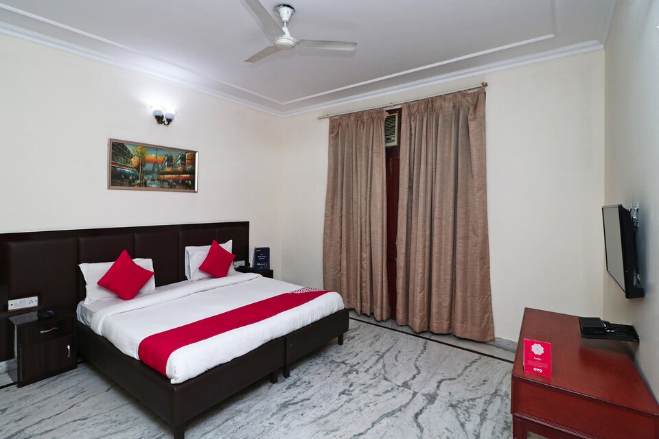 OYO 16167 Hotel Golf View Dlf, Cyber City, Gurgaon