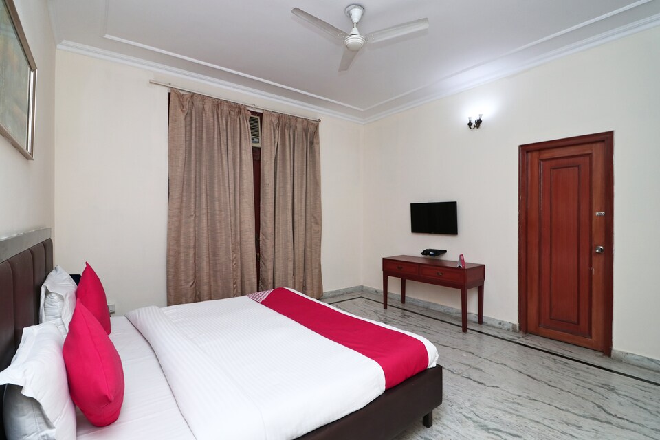 OYO 16167 Hotel Golf View Dlf, Cyber City, Gurgaon