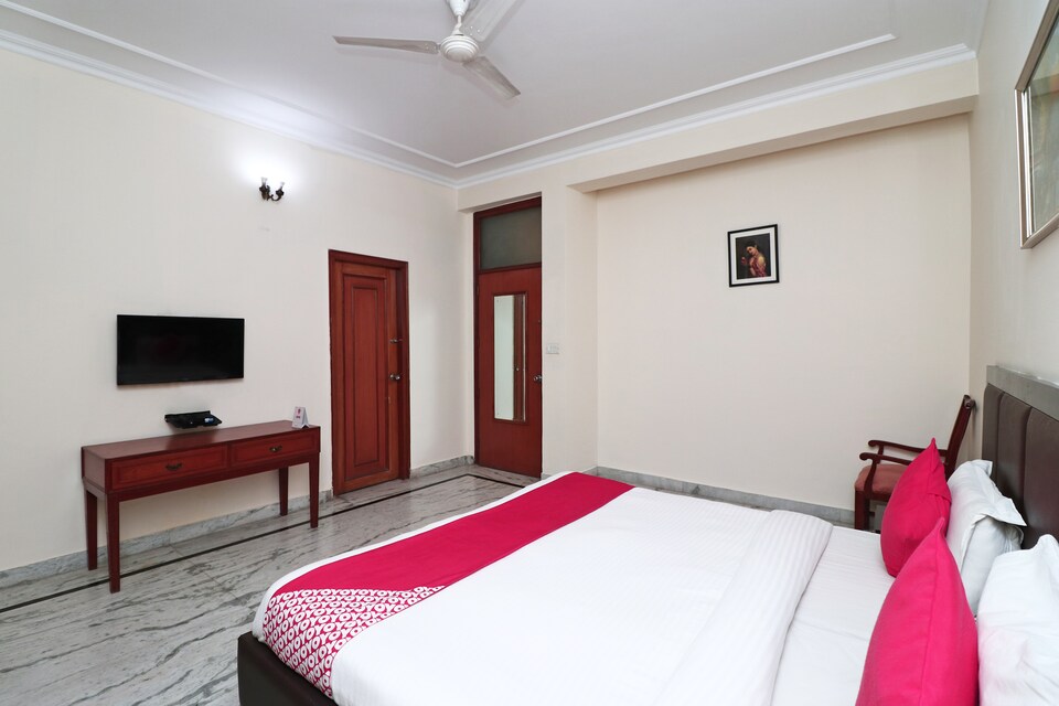 OYO 16167 Hotel Golf View Dlf, Cyber City, Gurgaon