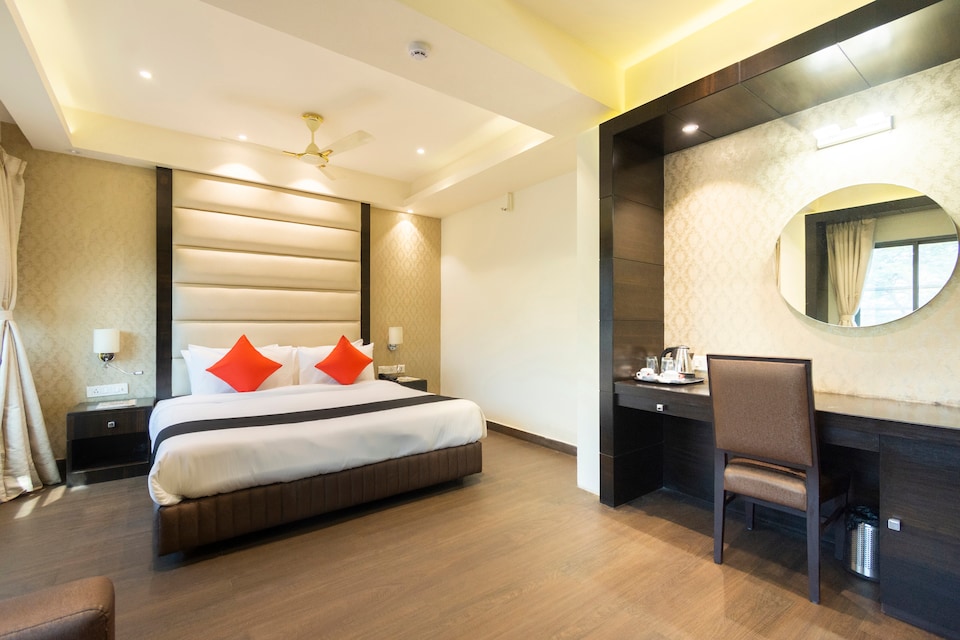 Capital O 16172 Hotel Radiant, Park Circus Kolkata, Kolkata