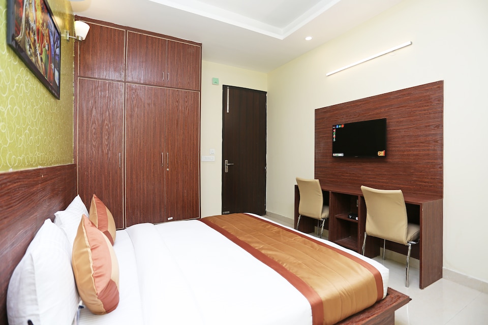 OYO For U Near Omaxe Celebration Mall, Medanta, Gurgaon