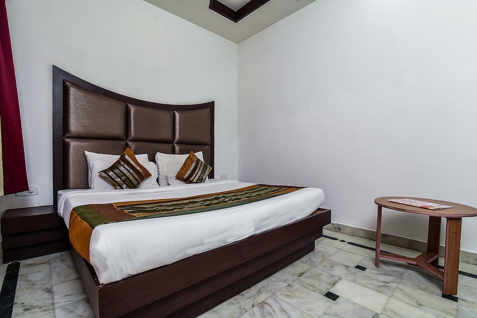 OYO 16359 Sheela Inn, Shilpgram, Agra