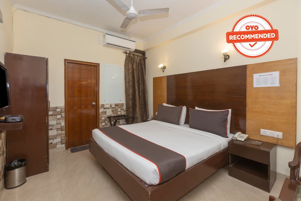 Collection O 16365 Delight Inn Near Chattarpur Mandir, Vasant Kunj Delhi, Delhi