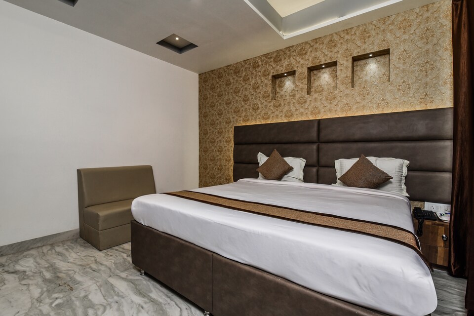 OYO 16372 The Vantage, Shilpgram, Agra