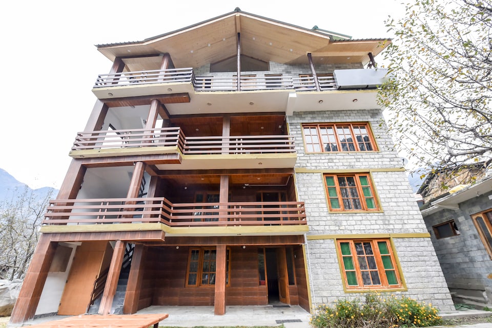 OYO 16378 Divine Himalaya, Naggar Road, Manali