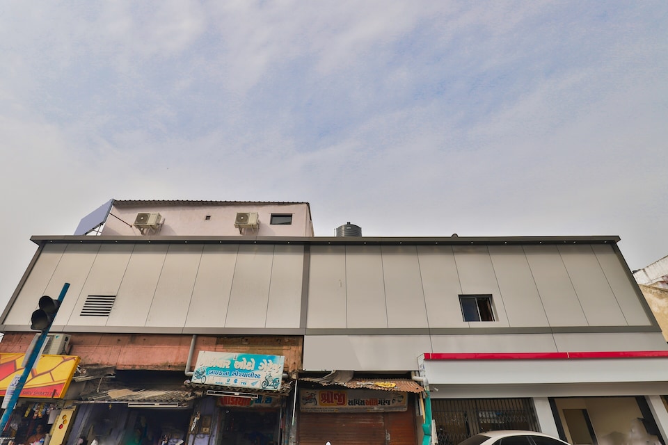 Collection O 16383 Raj Palace, Ahmedabad Railway Station, Ahmedabad