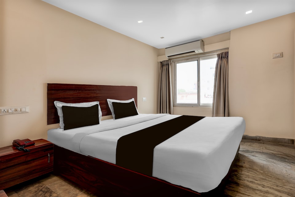 Hotel O Benz Circle Crossway Vijayawada Formerly Akshaya Elite, Mahanadu Extension VIjayawada, Vijayawada