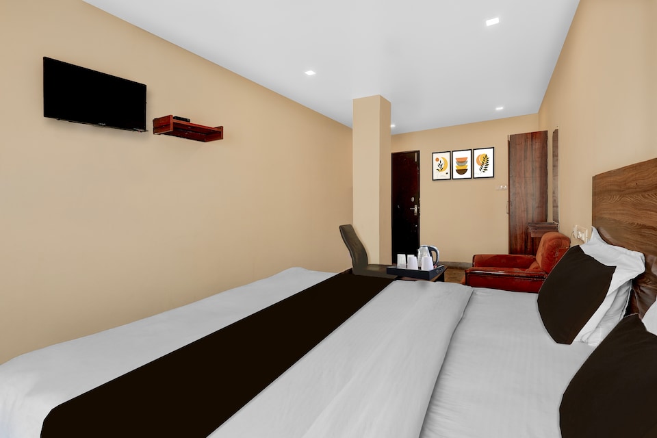 Hotel O Benz Circle Crossway Vijayawada Formerly Akshaya Elite, Mahanadu Extension VIjayawada, Vijayawada